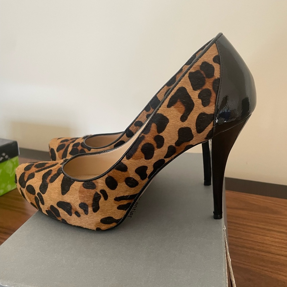 Woman’s shoes size 11